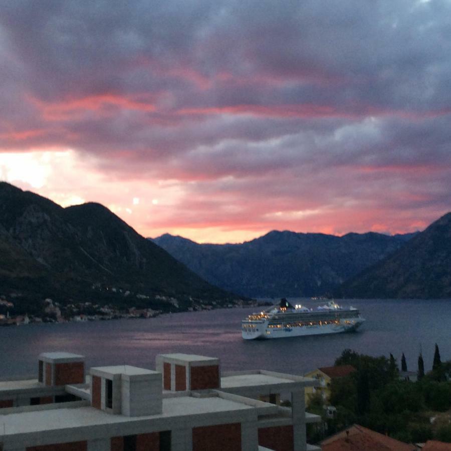 Apartment Dobrota Kotor Exterior photo