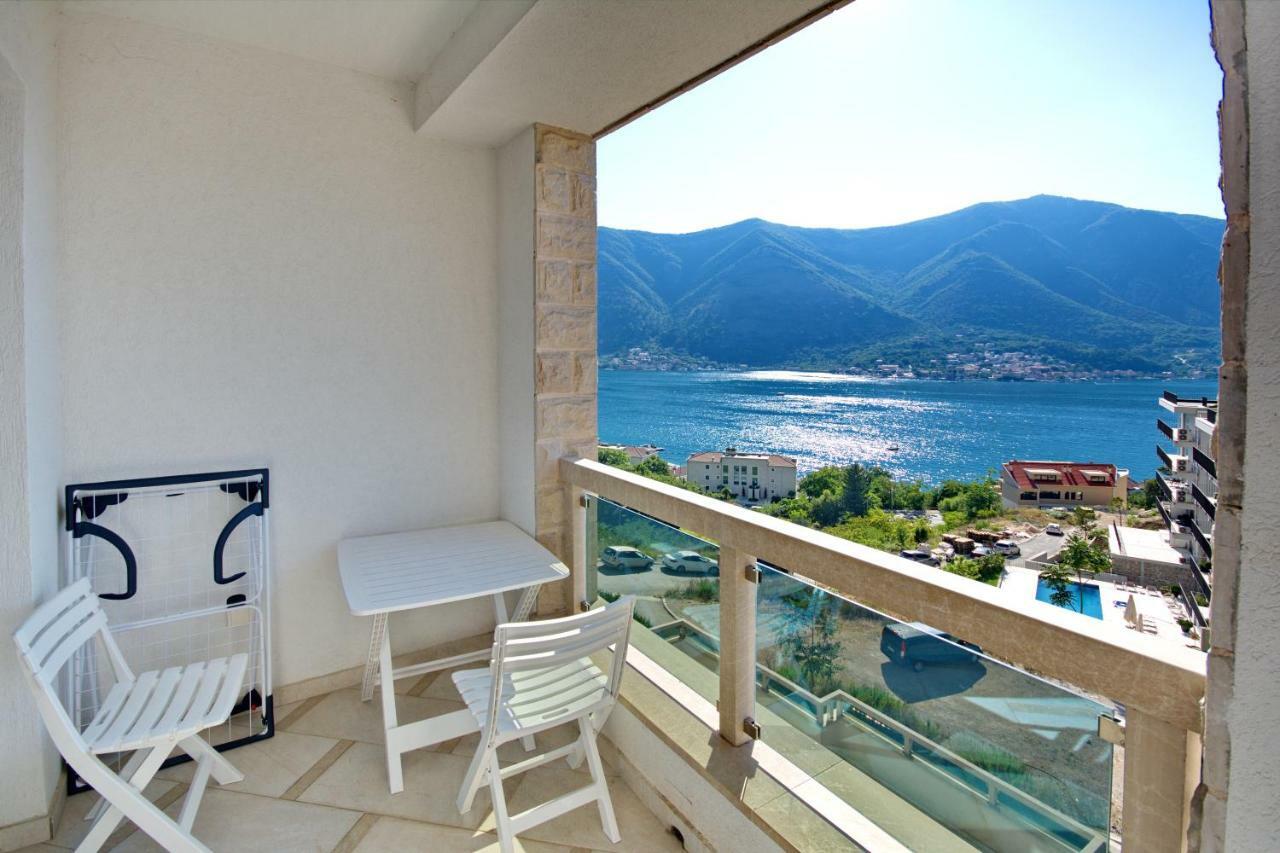 Apartment Dobrota Kotor Exterior photo
